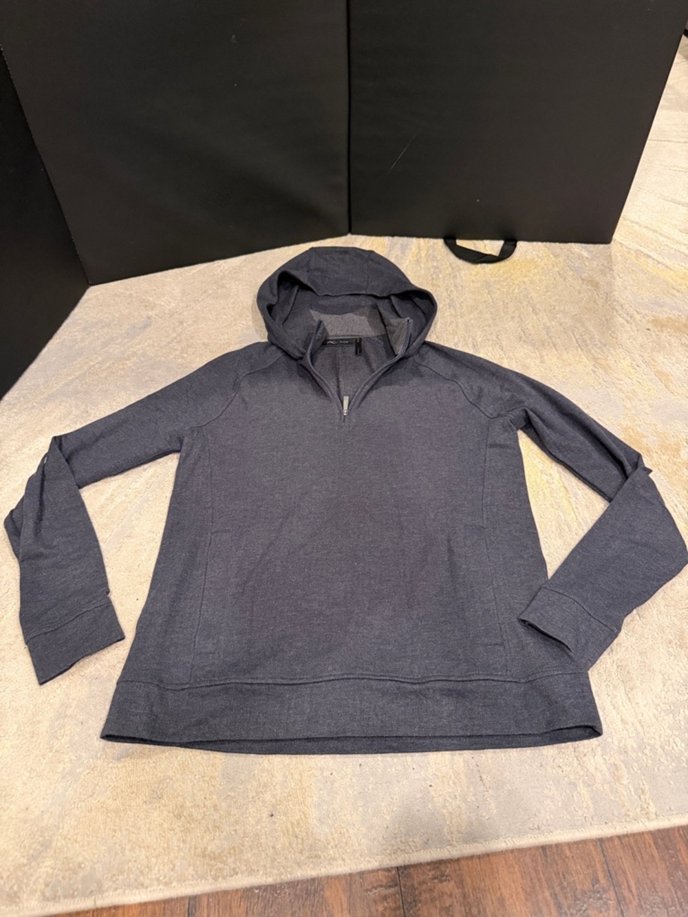 kjus Men's Inverness Hoodie size S dark heather grey in EUC
$209 retail